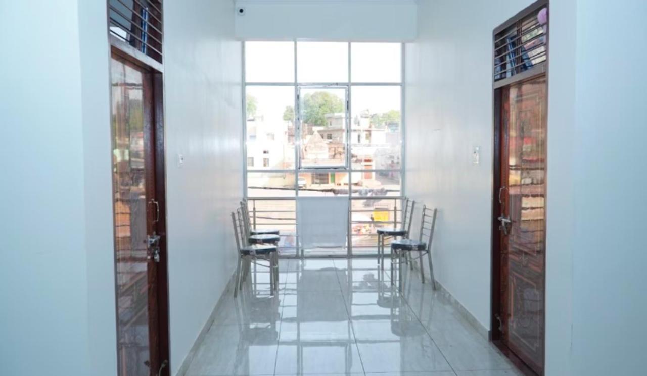 Hotel Ramghat Inn -In Front Of Mandakini River Sitapur Muafi Exterior photo
