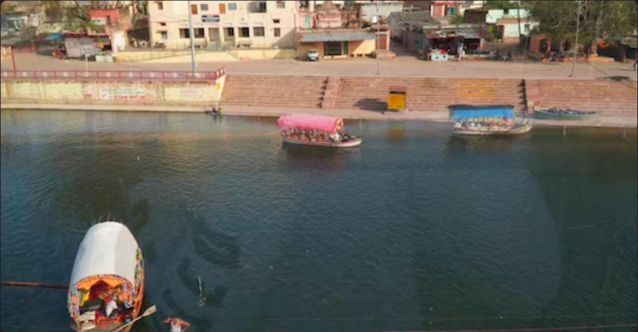Hotel Ramghat Inn -In Front Of Mandakini River Sitapur Muafi Exterior photo