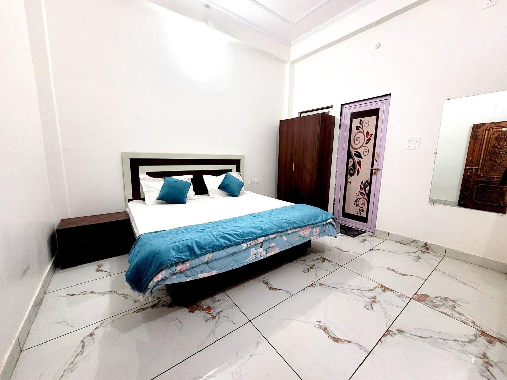 Hotel Ramghat Inn -In Front Of Mandakini River Sitapur Muafi Exterior photo