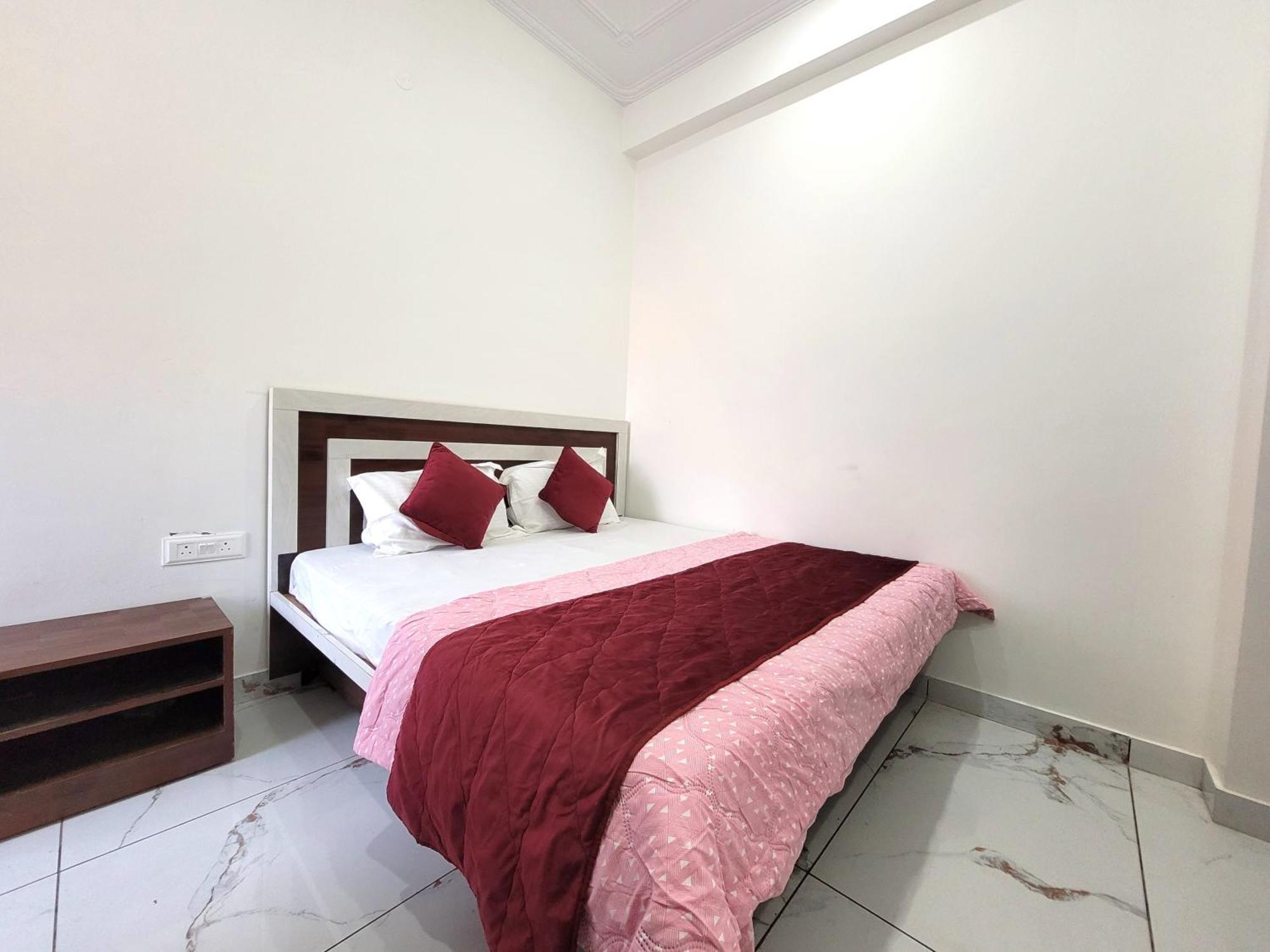 Hotel Ramghat Inn -In Front Of Mandakini River Sitapur Muafi Exterior photo