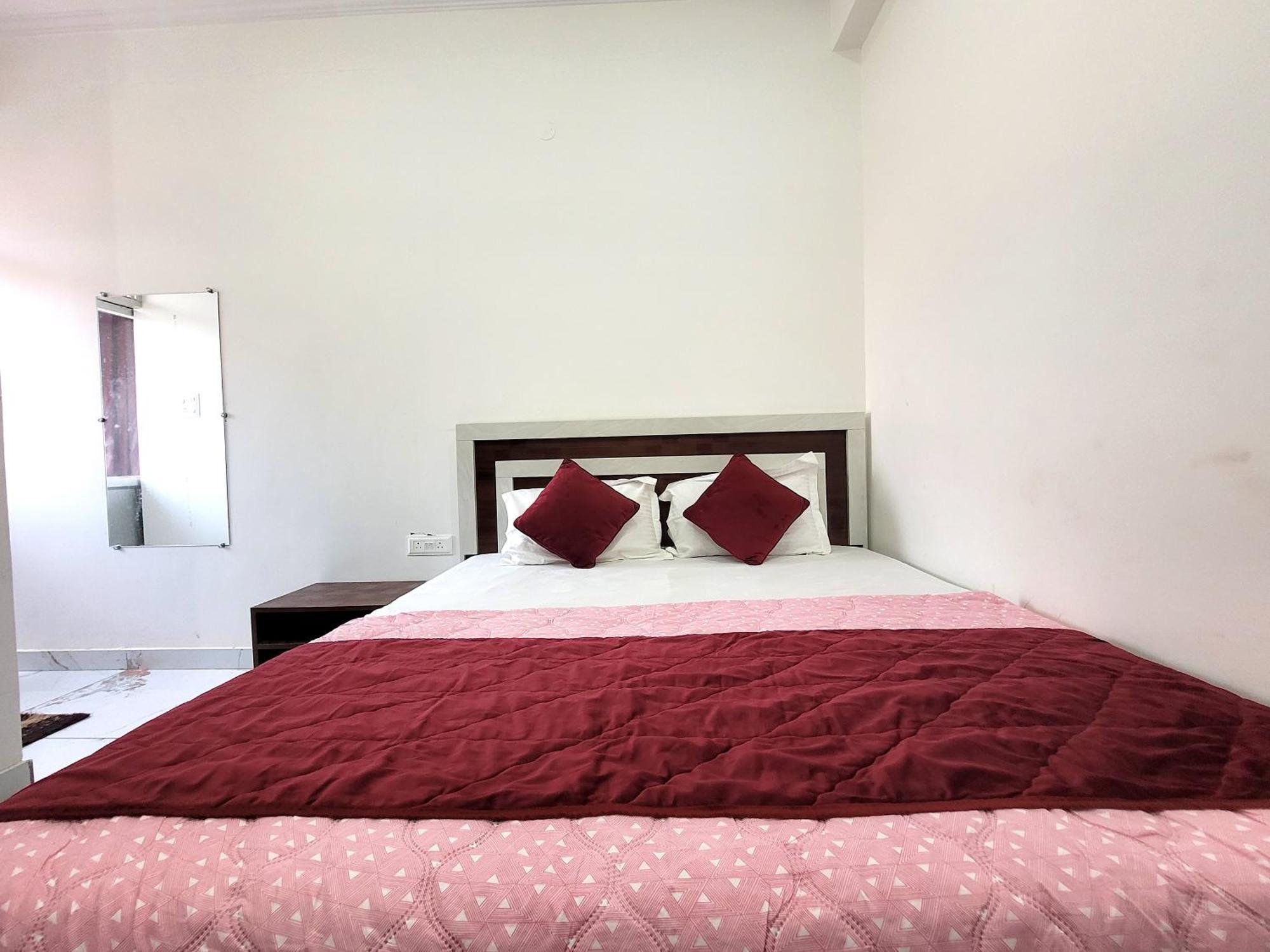 Hotel Ramghat Inn -In Front Of Mandakini River Sitapur Muafi Exterior photo