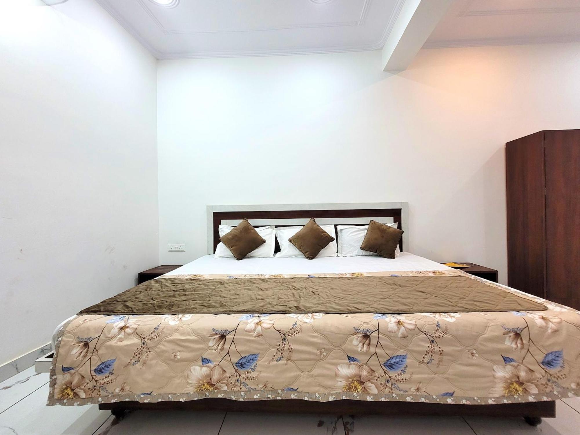 Hotel Ramghat Inn -In Front Of Mandakini River Sitapur Muafi Exterior photo