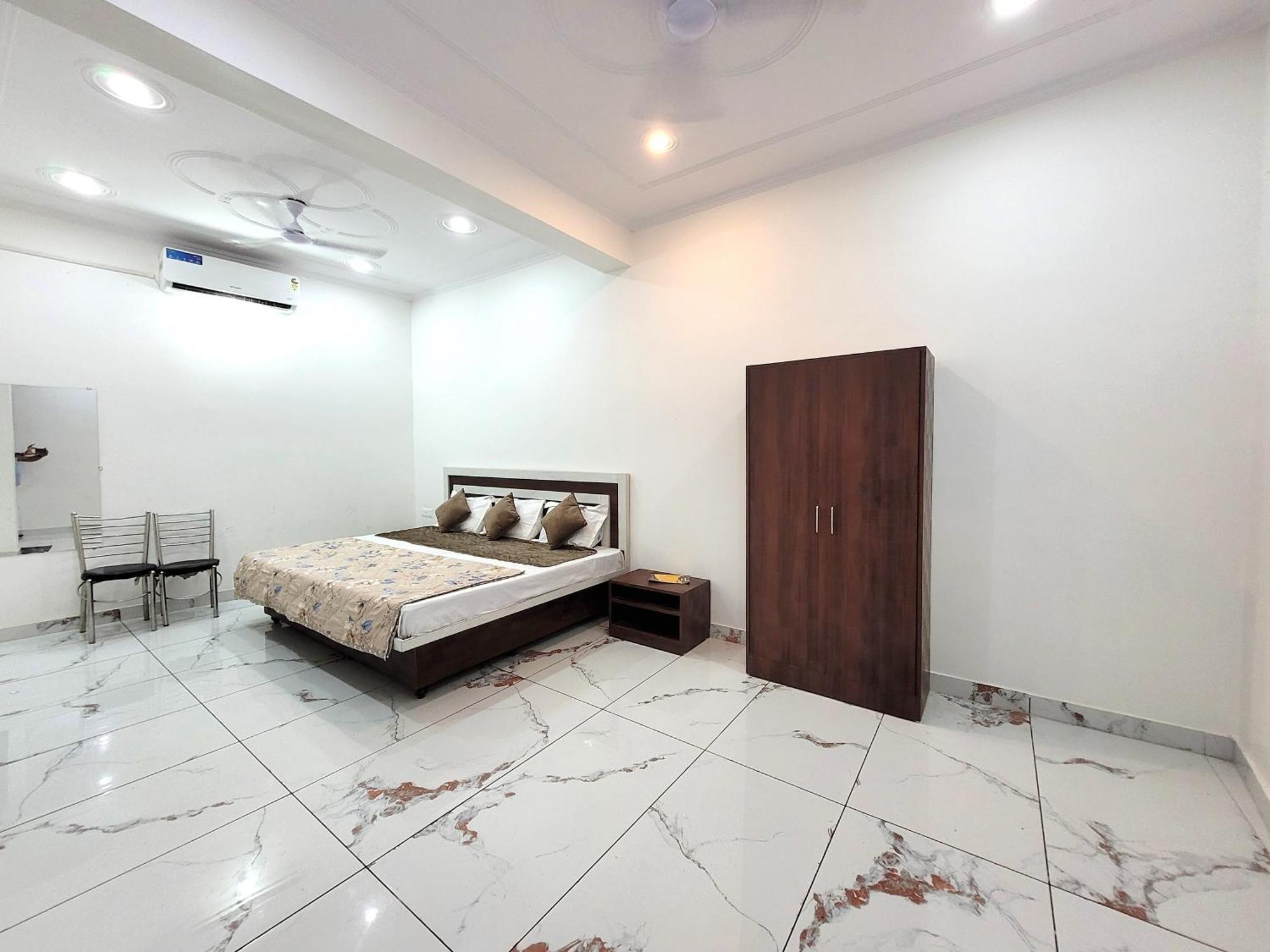 Hotel Ramghat Inn -In Front Of Mandakini River Sitapur Muafi Exterior photo