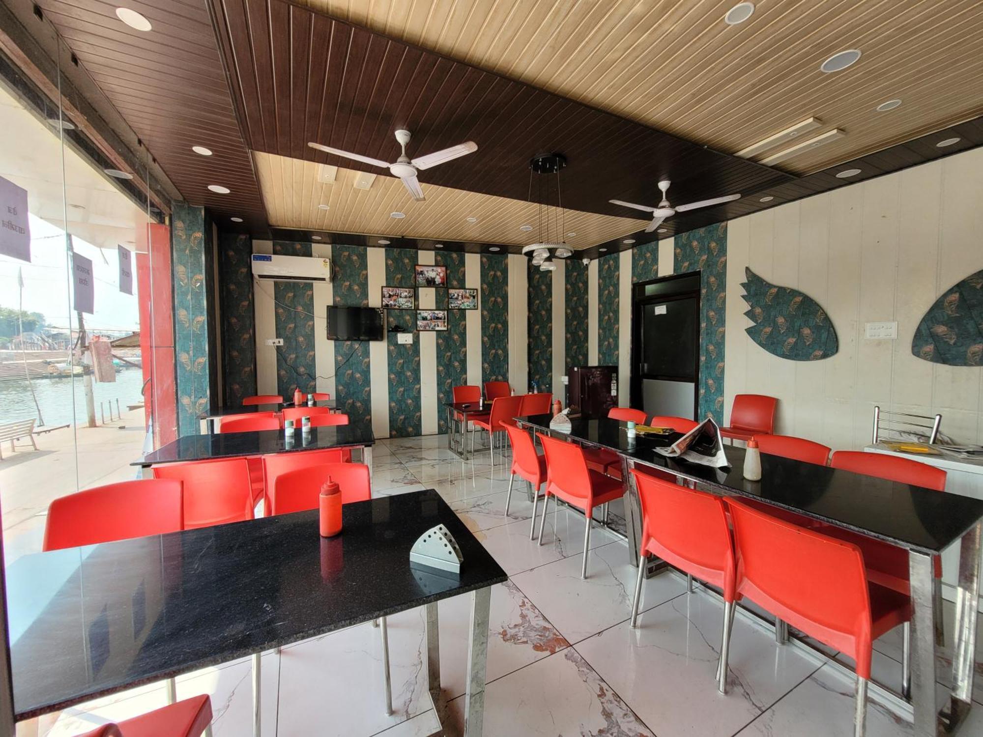 Hotel Ramghat Inn -In Front Of Mandakini River Sitapur Muafi Exterior photo